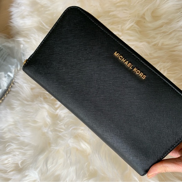 COPY - NWT Michael Kors Jet Set Zip Around large Wallet Clutch - Picture 1 of 7